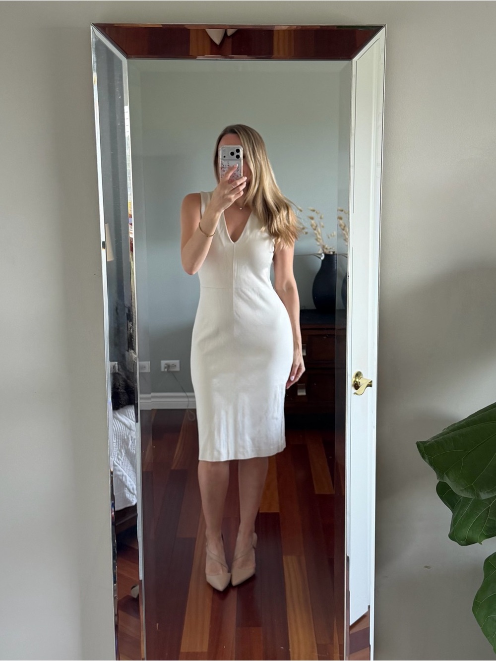 Banana Republic Cream V Neck Sleeveless Dress Size 6